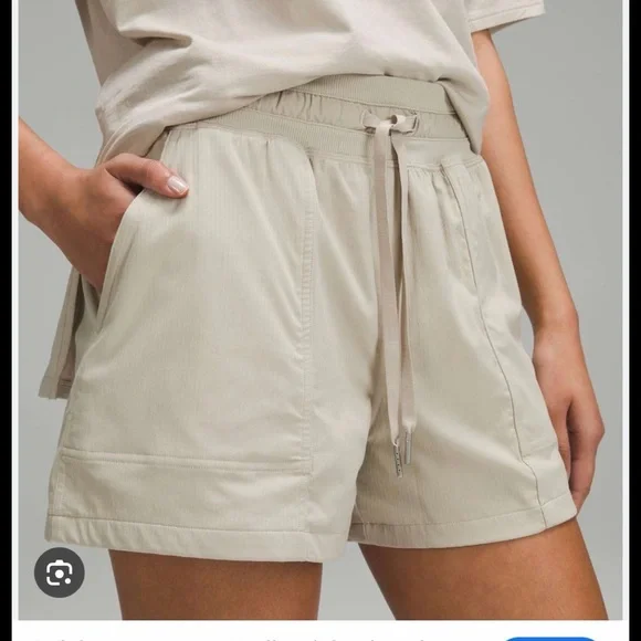 Lululemon Cream dance studio shorts 3.5 inches - Picture 4 of 4